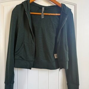 Vuori Cropped Zip Hoodie Dark Green XXS NWOT Lightweight Athleisure